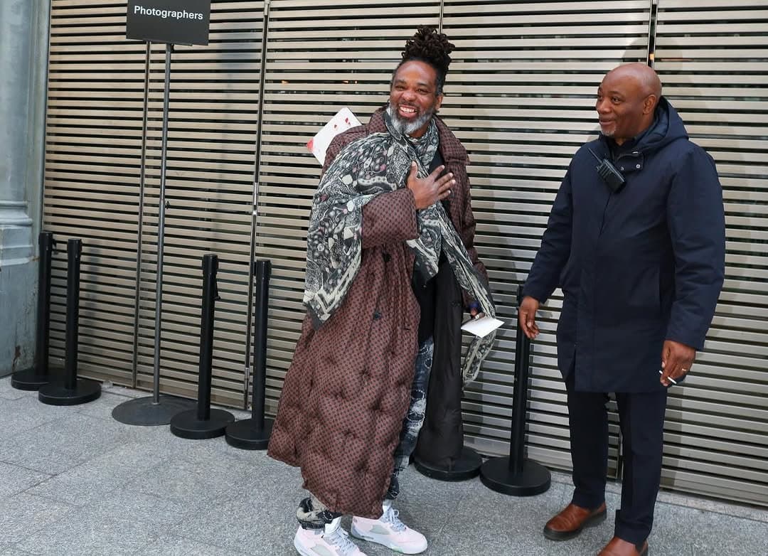 The scarf enters first,
and the coat follows.