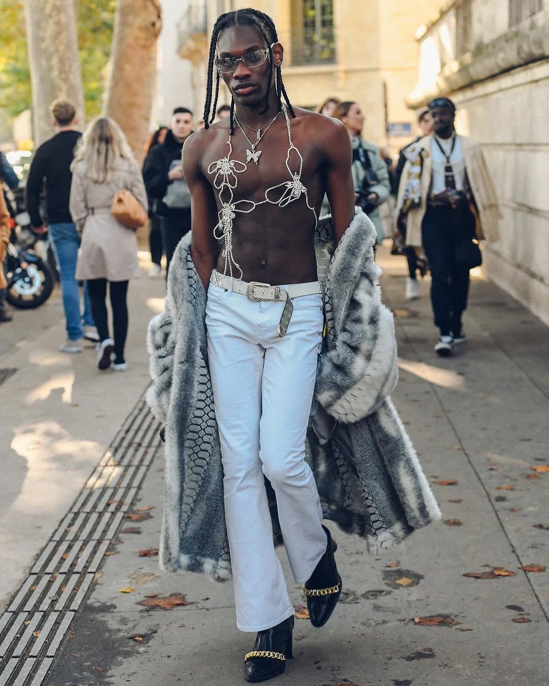 The body chain is the top,
and the coat knows it.
