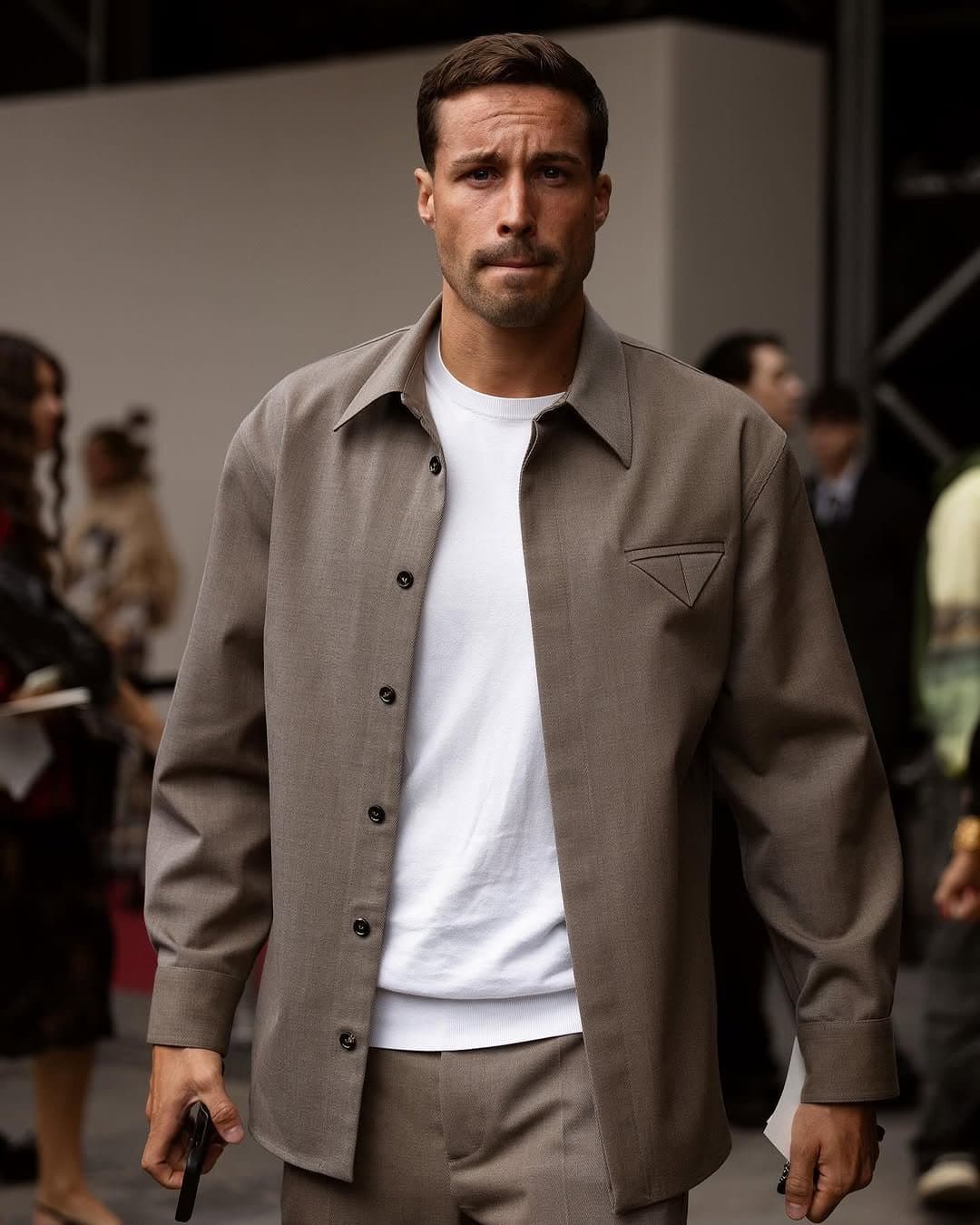That pocket wants sharpness,
but the sweatshirt melts it.