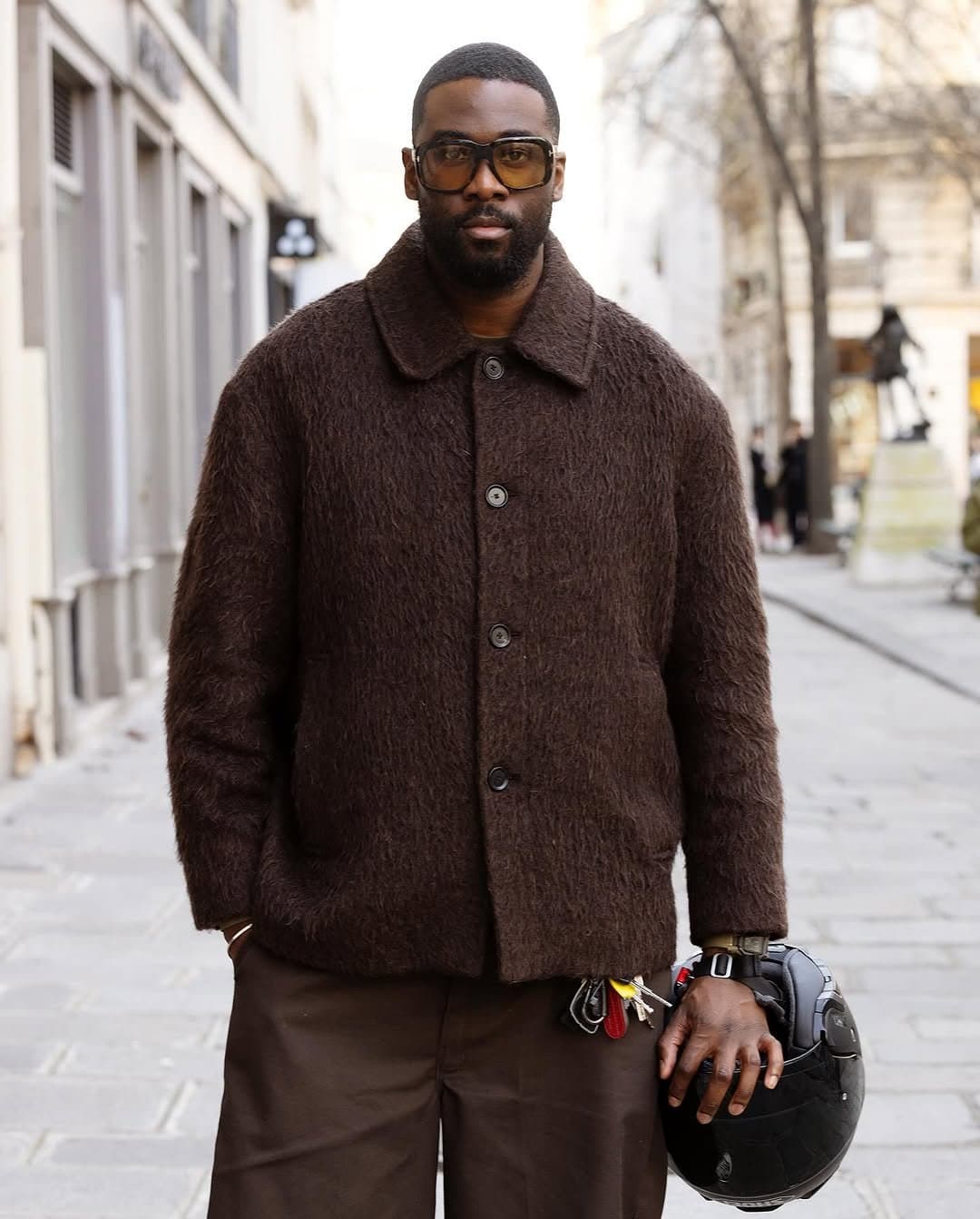 The coat does the work,
the styling knows to stop.
