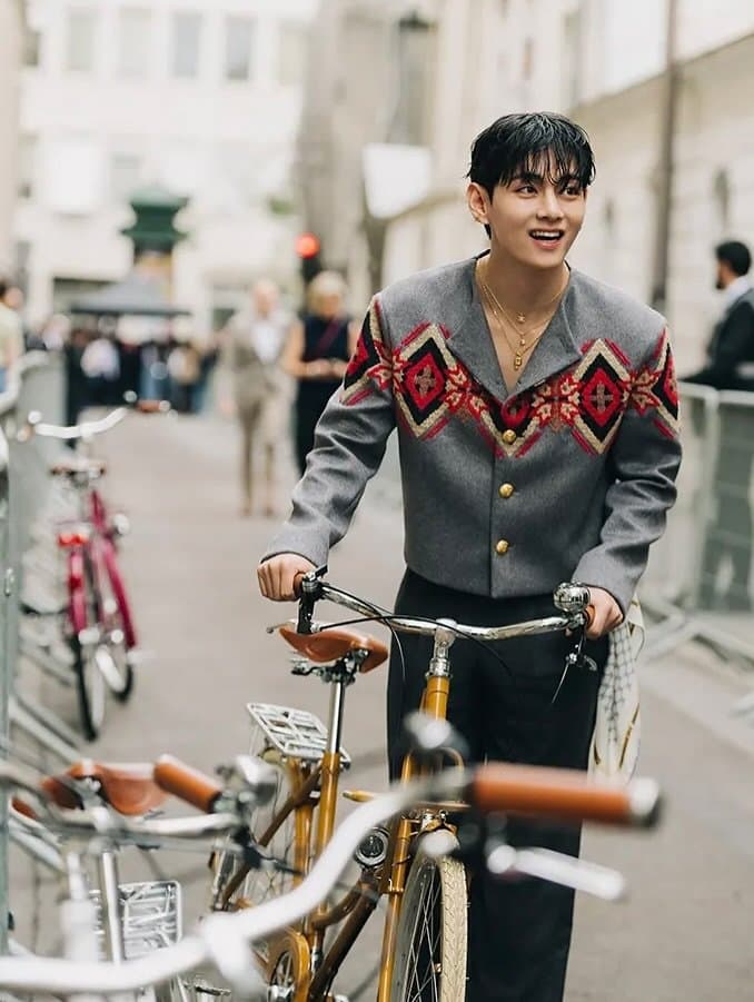 The cardigan wants romance,
with the hardware left on.