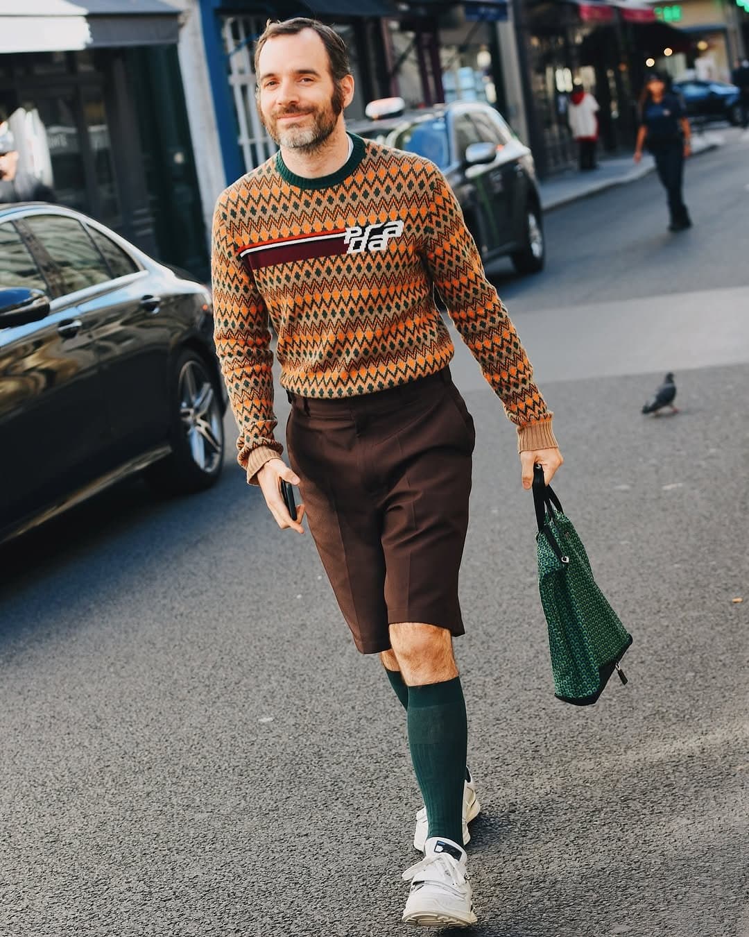 A look wearing Sneakers