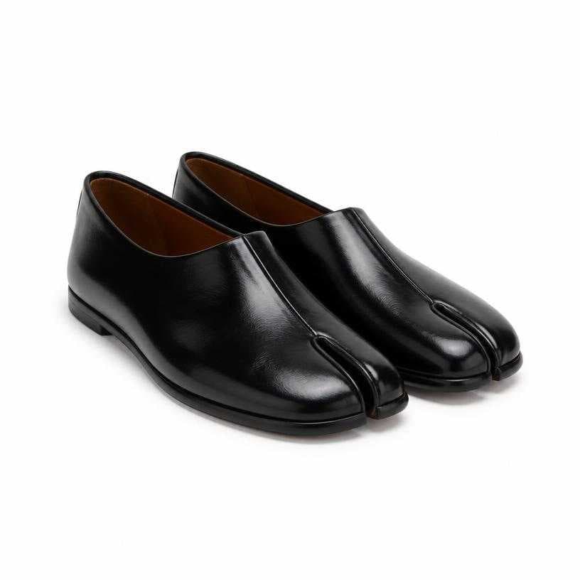 Generated item image of black split-toe glossy leather-like material shoes