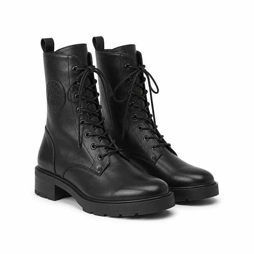 Nabuong larawan ng item: itim na leather boots na sakto ang fit, may makapal na sole at sintas
